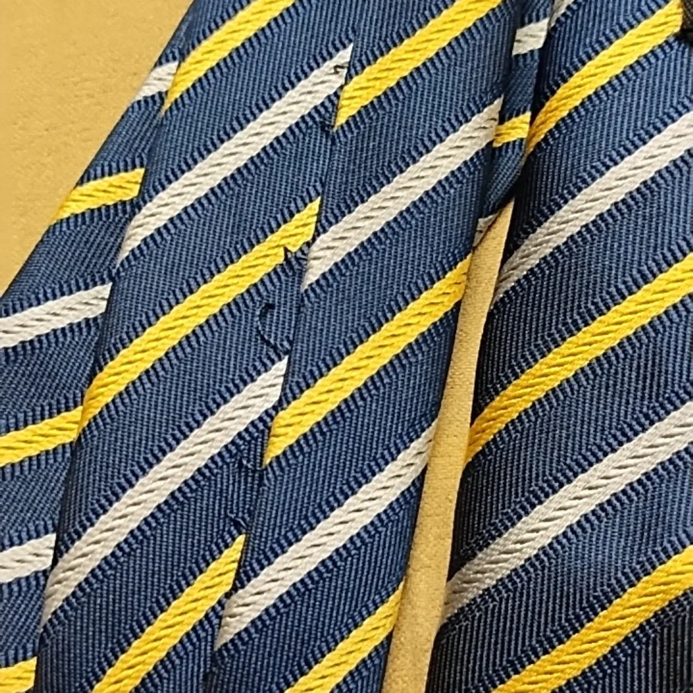 Four ties. - Picture 4 of 11
